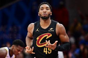 攻擊手！多諾萬(wàn)·米切爾17中9拿到28分8助3斷 罰球11中9