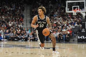 羅德曼附體！索漢半場(chǎng)搶到4個(gè)前場(chǎng)板 5投4中拿到8分&另有1助攻