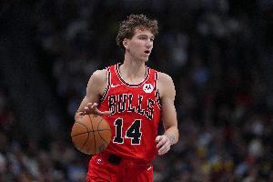 后三節(jié)沒聲音了！布澤利斯首節(jié)10分&全場拿到19分 出現(xiàn)6失誤