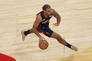 眼花了？騎士第三節(jié)前半節(jié)以28-9凈勝馬刺19分