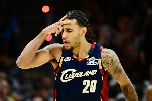 徹底瘋狂！泰森外線再中三分球 個(gè)人單節(jié)已經(jīng)16分