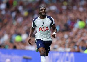 庫杜斯本賽季英超完成45次成功過人，與多庫并列最多