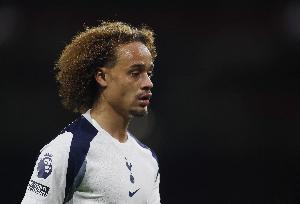 西蒙斯：我能打進(jìn)首球特別高興，但更重要的是球隊(duì)拿到了三分