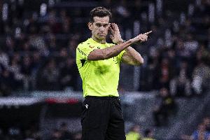 瘋狂??皇馬本輪西甲被主裁出示3紅7黃！7人吃牌，替補(bǔ)席1紅1黃