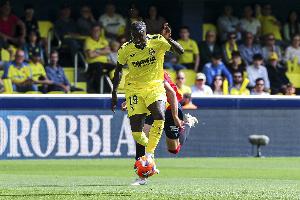 尼古拉·佩佩遭受種族主義辱罵，德羅巴社媒鼓勵(lì)球員：挺住小子