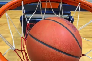 原來籃筐這么大，以后再投不進得找其它理由了??????