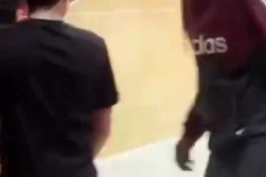 為什么塞爾維亞籃球這么強(qiáng)？因?yàn)閺男〔粋髑蚓蜁唤叹毻戳R??