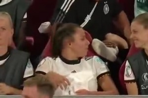 味挺大的??以后別再說(shuō)女孩踢完球腳是香的！