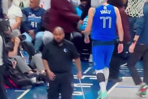 因傷將缺席一段時間！東契奇今天受傷走下場時，似乎確實很不舒服