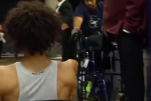 好開心??！東契奇送隊友一人一輛卡丁車，在球館里開瘋了