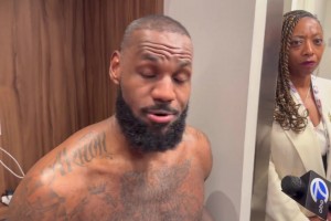 笑死！詹姆斯：今晚的詹庫對決讓NBA變得很棒！里夫斯在一旁：這答案TM好極了！