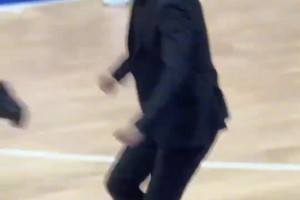 夢(mèng)回俄城！威少賽后與杜蘭特的母親擁抱，還有說(shuō)有笑的！