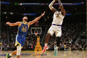 馬?。汉私裉祀m然贏了比賽，但不得不感嘆庫里的發(fā)揮，簡直是神