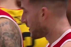 長得是真像！湖人里夫斯的哥哥斯潘塞-里夫斯在德國聯(lián)賽大殺四方