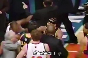 果然是社會瓜！安東尼比賽中曾拳打科林斯面門，提15場禁賽