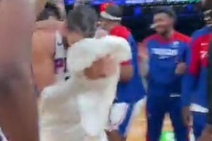 7記三分生涯新高！馬丁賽后慘遭隊友“暴揍”??