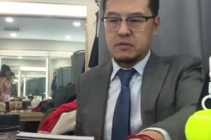 上班要開(kāi)車一個(gè)半小時(shí)！楊毅：看看體育評(píng)論員當(dāng)牛馬的一天??