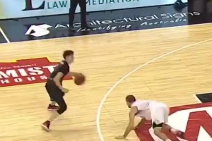 隊友空籃都沒進！把三球都給整無語了！