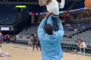 莫蘭特現(xiàn)在為了保護(hù)腰，已經(jīng)這樣扣籃了嗎??????