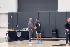 最后一堂課！布朗在被解雇前的訓(xùn)練中和?？怂箚为毥涣髁撕芫? >
                                        </div>
                                    </div>
                                    <div   id=