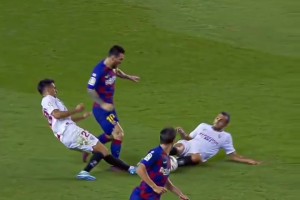 足壇藝術(shù)品！倆人不同方向放鏟梅西，然而下一秒悲劇了??