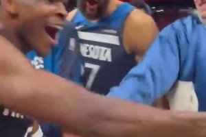 嗨起來！逆轉(zhuǎn)火箭后，華子與隊友們開心慶祝！