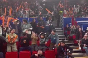 在洛夫頓帶領(lǐng)下，上海豪取十連勝！主場這氛圍真是太好了