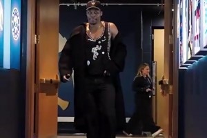 運(yùn)動(dòng)能力盡顯！布朗尼接隊(duì)友助攻輕松空接暴扣