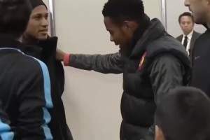 中超球隊(duì)巔峰時(shí)刻！15年世俱杯恒大vs巴薩！羅比尼奧和內(nèi)馬爾寒暄