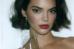 圣誕短發(fā)復古皮膚，肯豆這造型你打幾分？