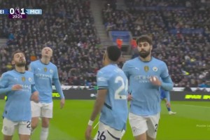 加盟曼城首球！福登遠(yuǎn)射被撲出，薩維尼奧補(bǔ)射破門