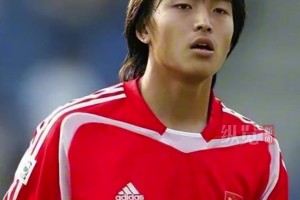 馮瀟霆淚灑退役儀式：唯一的遺憾是沒(méi)進(jìn)世界杯