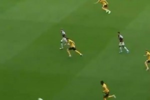 抓住空隙！維拉經(jīng)典進(jìn)球：羅杰斯助攻沃特金斯打進(jìn)關(guān)鍵球！