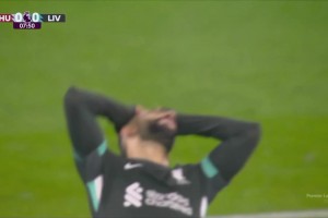 薩拉赫禁區(qū)內(nèi)送妙傳！加克波跟進空門頭球沒有頂?shù)剑? >
                                        </div>
                                    </div>
                                    <div   id=