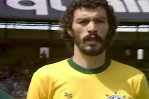 足球博士蘇格拉底！1米93的身高也能腳下生花！