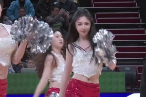 第100次遼粵大戰(zhàn)！賽前先感受一下熱情的遼籃啦啦隊(duì)小姐姐??