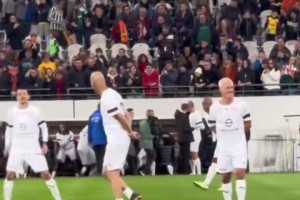 ??你覺(jué)得誰(shuí)厲害？齊達(dá)內(nèi)和德尚一起踢球！