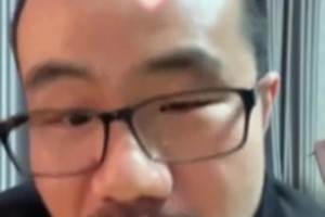 靜雨：我這年紀(jì)大街上不好搭訕了，當(dāng)年搭訕也是一把好手