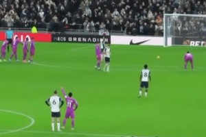 西八！孫興慜罰丟點(diǎn)球的原因竟然是黃喜燦??