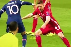 舞動(dòng)的精靈！內(nèi)馬爾以前歐冠對(duì)陣拜仁的技巧展示！