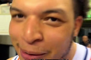 “小胖”洛夫頓賽后開心慶祝：11連勝還不夠！我們要登頂！！