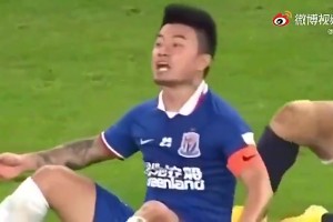 名場面！曹赟定昔日怒罵：WCNMLGB后被罰下