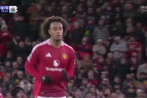 記者：曼聯(lián)球迷慶祝齊爾克澤被換下，后者下場(chǎng)后在球員通道哭了