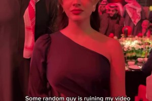 美女讓閨蜜給自己拍照，結(jié)果閨蜜看上了內(nèi)馬爾??