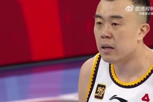 會來事！韓德君罰球時，北京主場高喊：1234，還我艾倫！