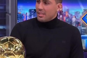 羅德里這次采訪，估計是讓金球獎爭議更加?。? >
                                        </div>
                                    </div>
                                    <div   id=