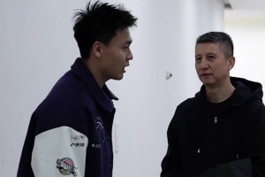 趙睿太猛了！直接干裁判，被驅(qū)逐出場...