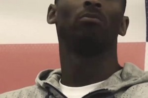 當(dāng)科比和詹姆斯被問到和對(duì)方單挑誰會(huì)贏，看他們?cè)趺椿卮穑? >
                                        </div>
                                    </div>
                                    <div   id=