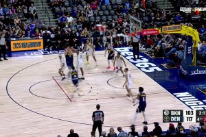 隊(duì)友同場(chǎng)三雙！威少接約基奇妙傳，空切雙手暴扣！隨后肆意宣泄