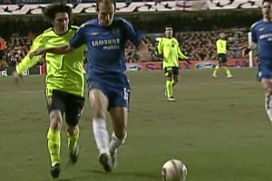 那時候的梅西還穿著耐克&羅本還有頭發(fā)